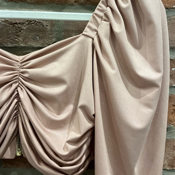 Pink crop top
Only wore it once!
By Leonor Rincon, a Colombian brand. - Picture 3 of 7